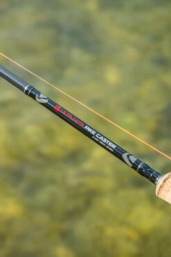 Ultimate Pike Caster 2.40m 30-80g 16 Ultimate Pike Caster 2.40m 30-80g -Exporteren Vis Kunsten Winkel 2f1abdc07cf8c3a7